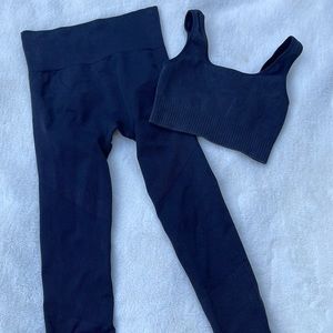 Leggings and sports bra matching set 🩵